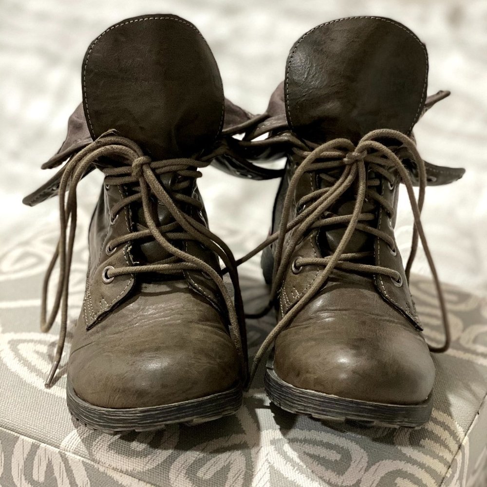 Combat boots, lace up, floral pattern